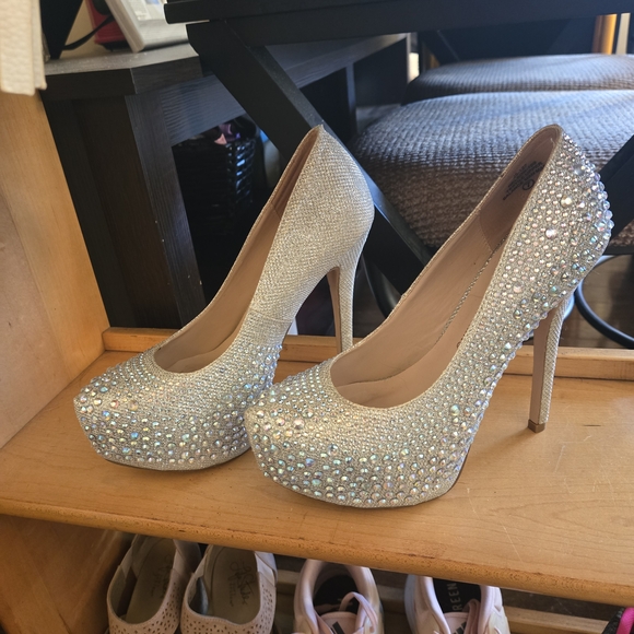 Women's Shoes Collection - Picture 4 of 6